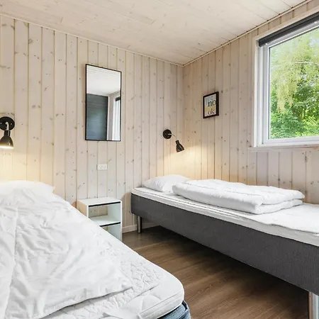 Ferienhaus Awesome Home In Frederiksvaerk With Kitchen *